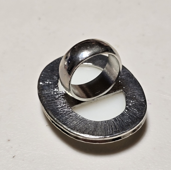 Oval Faux Pearl Blingy Silver Tone Ring L4 Pre Owned - Picture 2 of 2